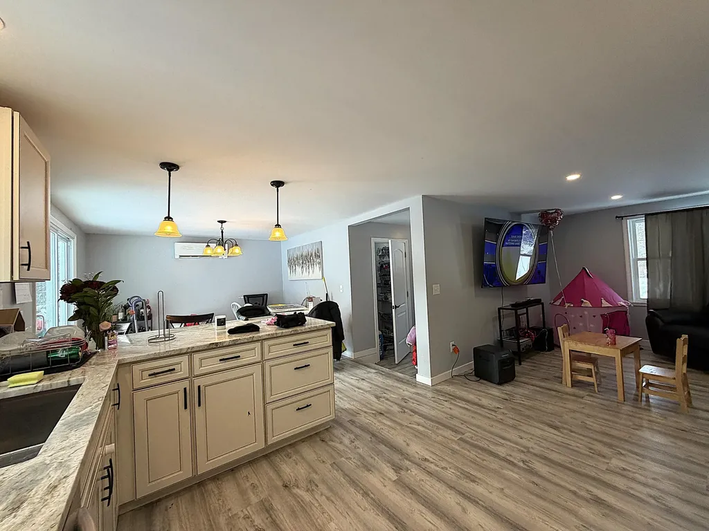 16 Daniel Street Gorham ME 04038