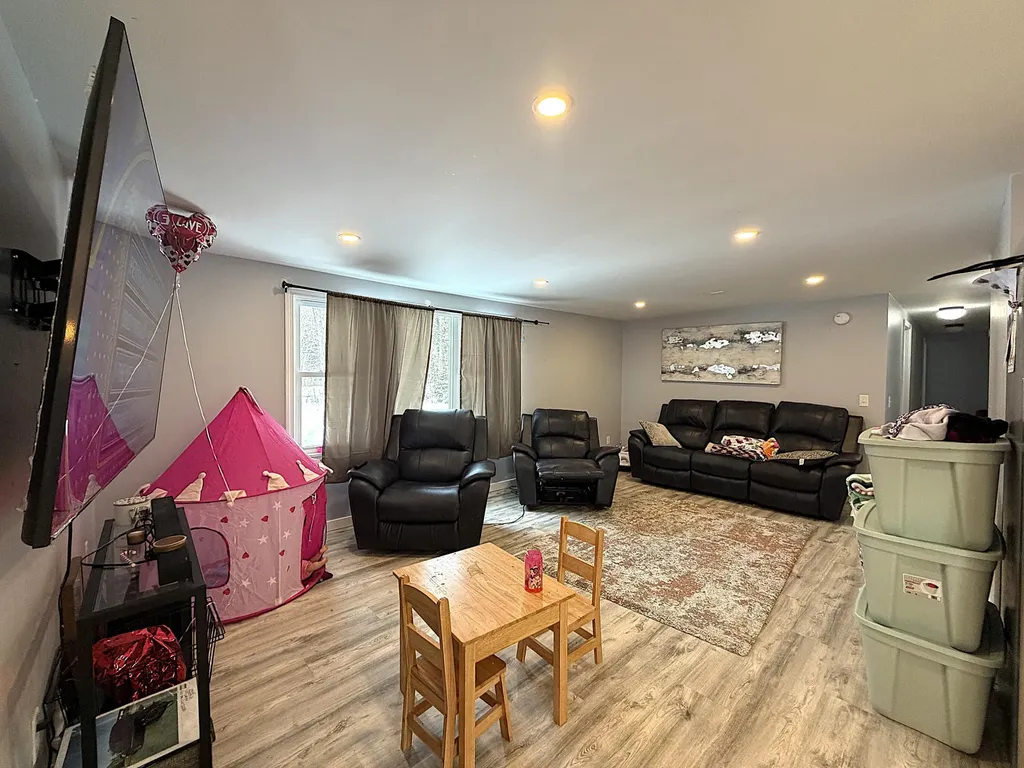 16 Daniel Street Gorham ME 04038