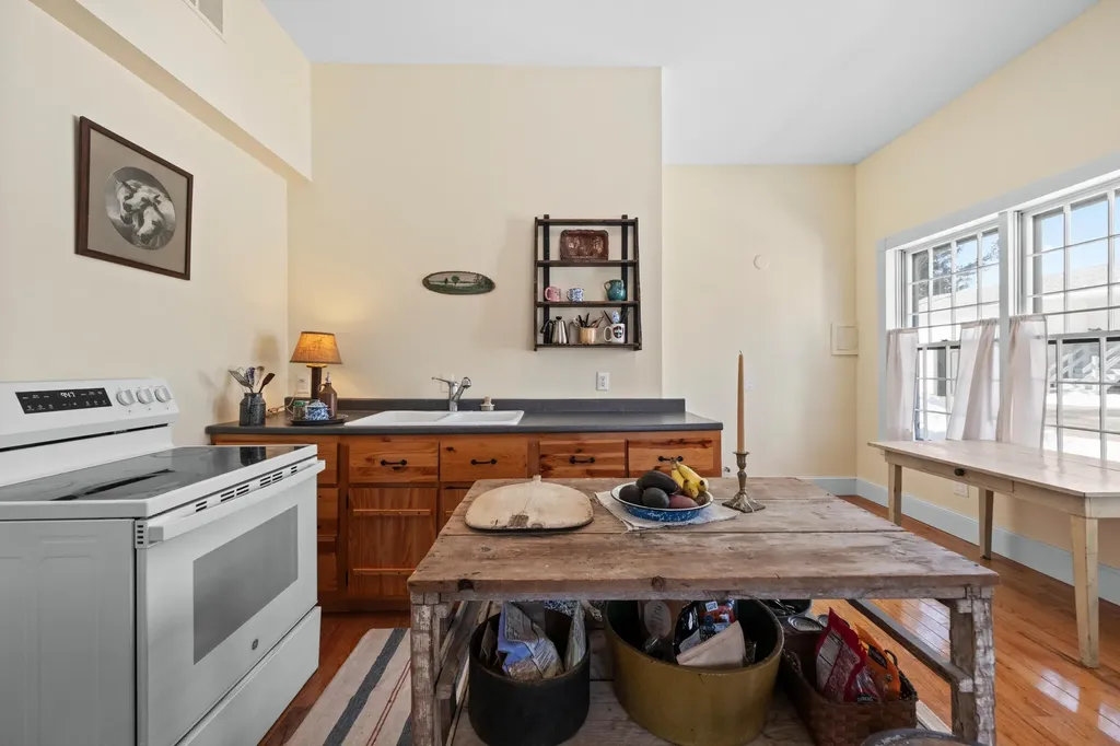31-33 Booker Street Thomaston ME 04861