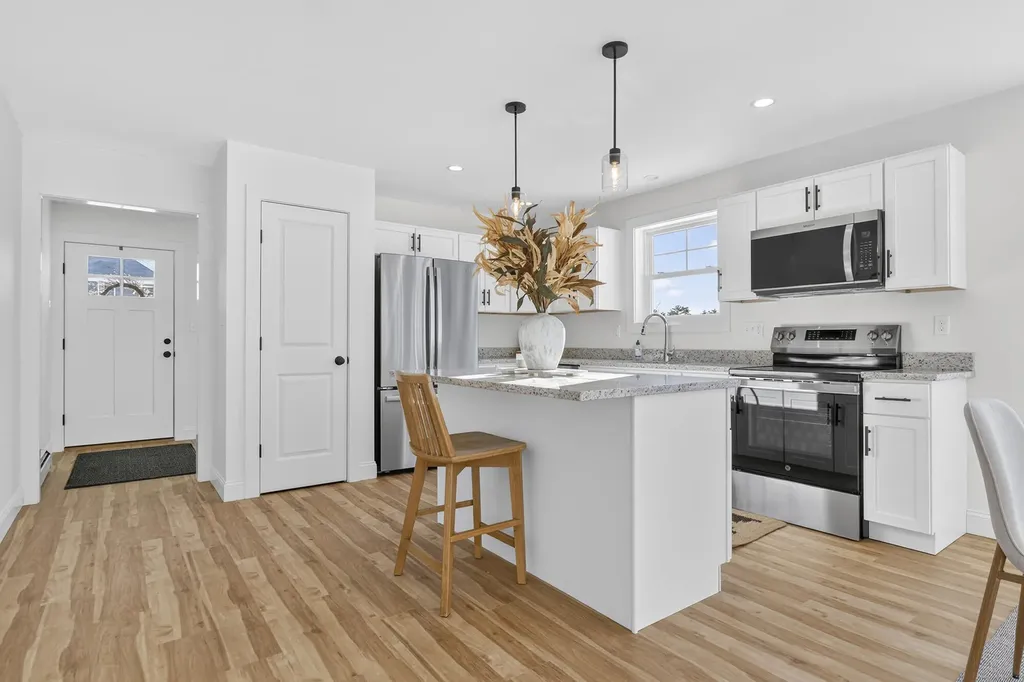 17 Feldspar Lane Cumberland ME 04021