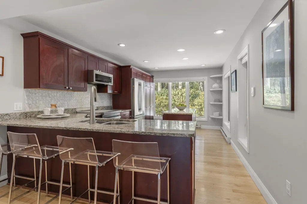 37 Wildwood Drive Cape Elizabeth ME 04107