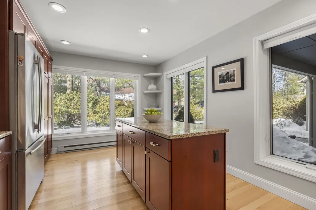 37 Wildwood Drive Cape Elizabeth ME 04107