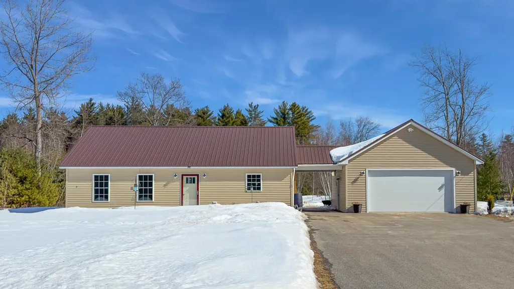 7 Silver Way Oxford ME 04270