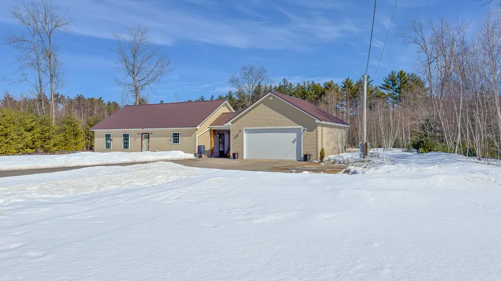 7 Silver Way Oxford ME 04270