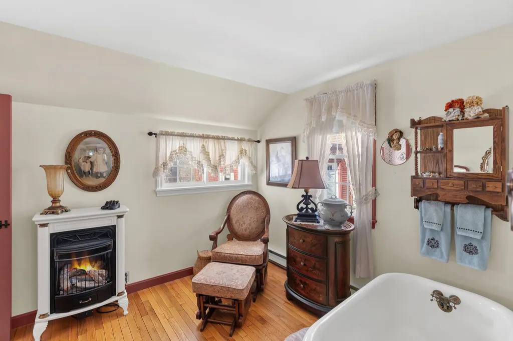 1484 Washington Street Bath ME 04530