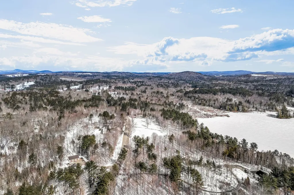 316 Pond Road Wayne ME 04284