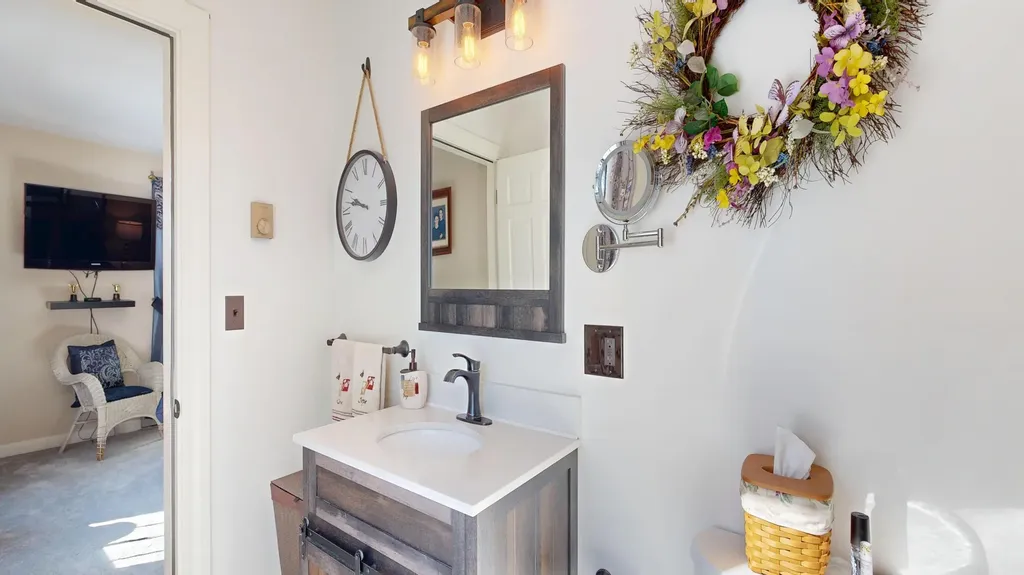 316 Pond Road Wayne ME 04284