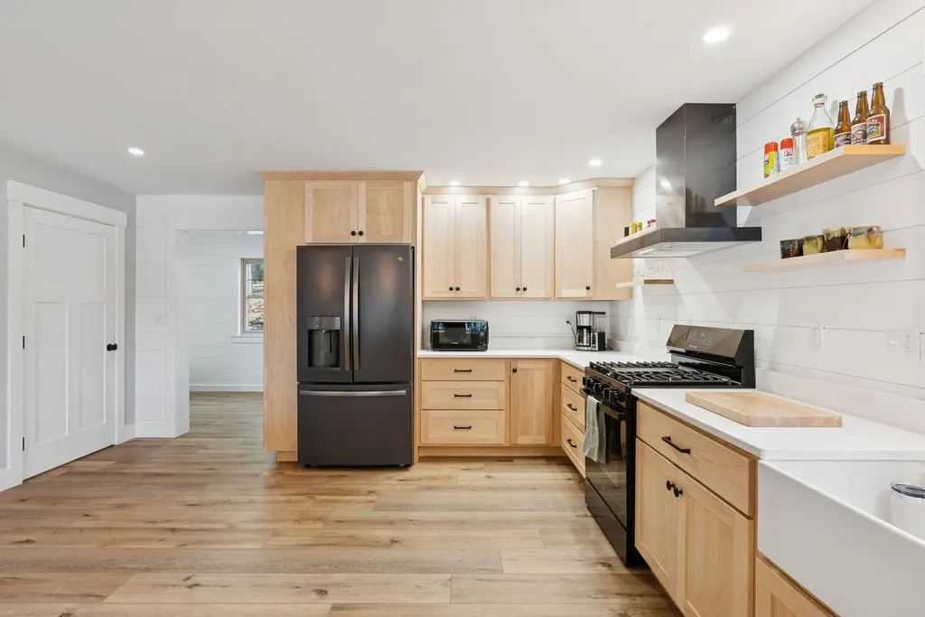 90 Macomber Road Readfield ME 04355