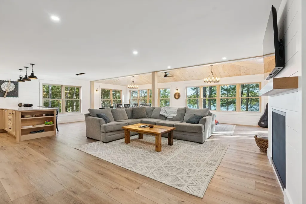 90 Macomber Road Readfield ME 04355