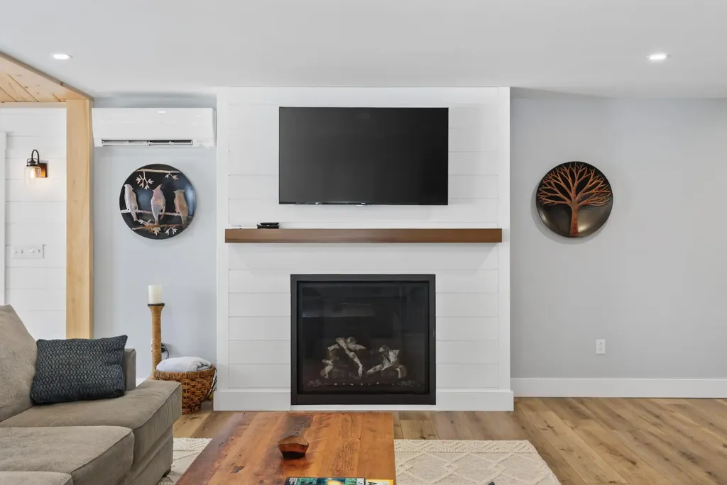 90 Macomber Road Readfield ME 04355