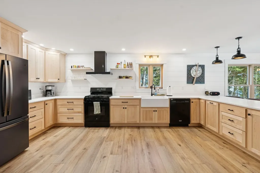 90 Macomber Road Readfield ME 04355