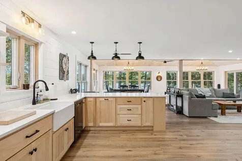 90 Macomber Road Readfield ME 04355