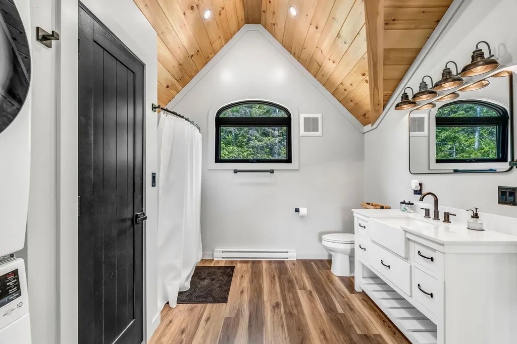 39 Pratt Lane Danforth ME 04424
