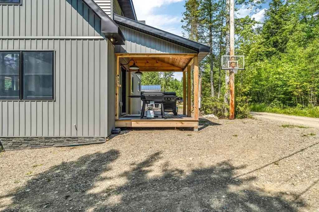 39 Pratt Lane Danforth ME 04424