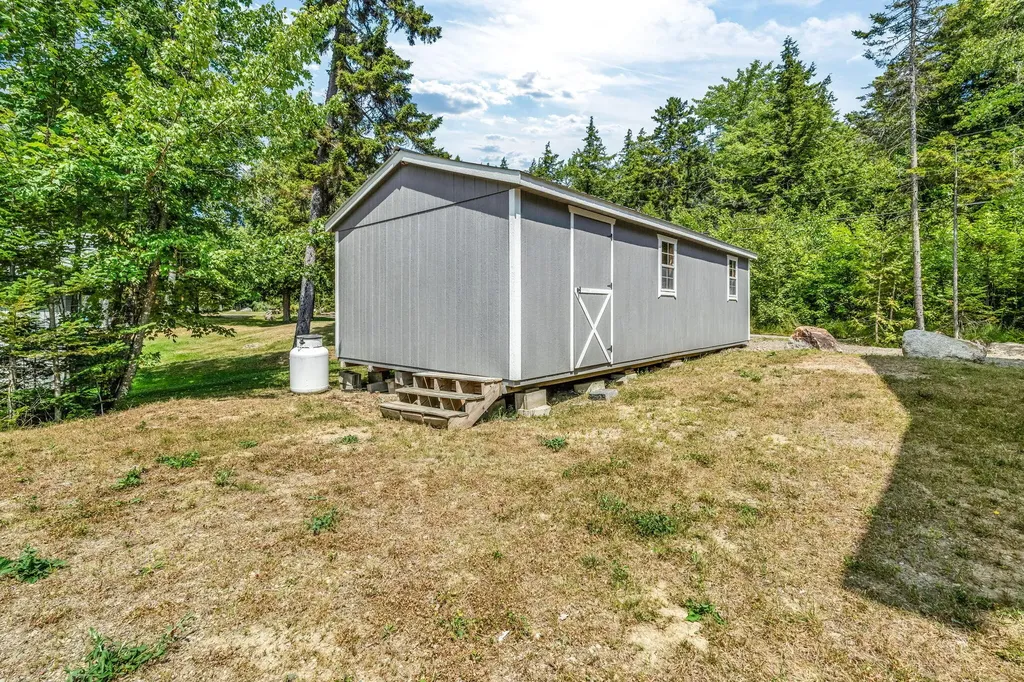 39 Pratt Lane Danforth ME 04424