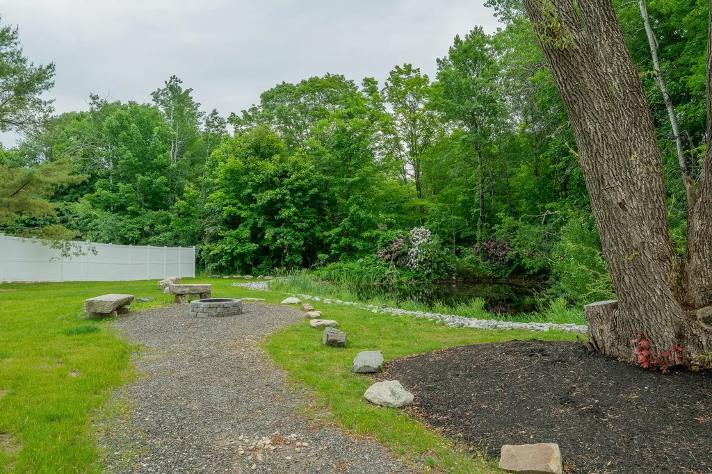 7 Parsonage Road North Yarmouth ME 04097