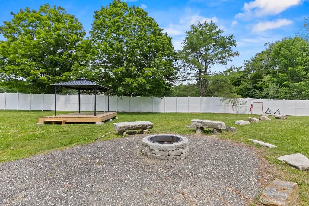 7 Parsonage Road North Yarmouth ME 04097