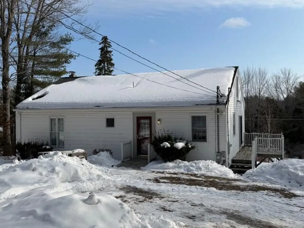 24 Jason Circle Boothbay ME 04537