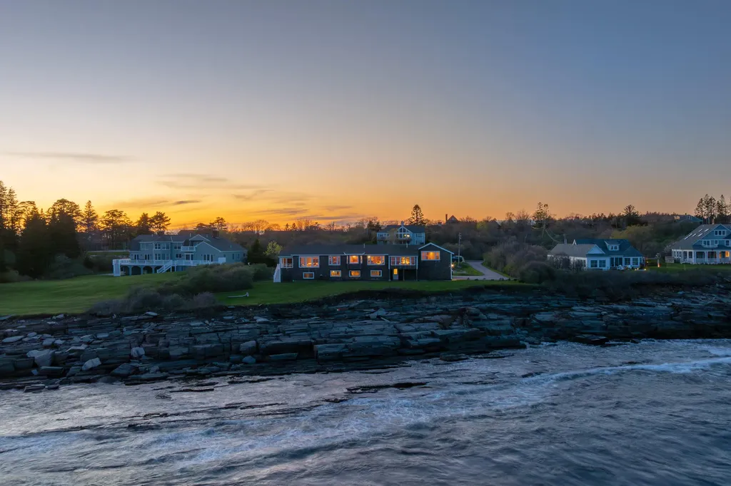 10 Sunny Bank Road Cape Elizabeth ME 04107
