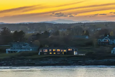 10 Sunny Bank Road Cape Elizabeth ME 04107