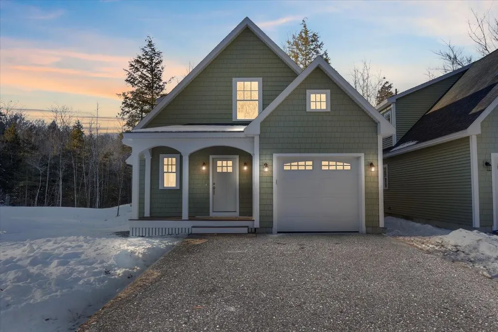 Standish ME, 4 Cortland Place, Unit 3
