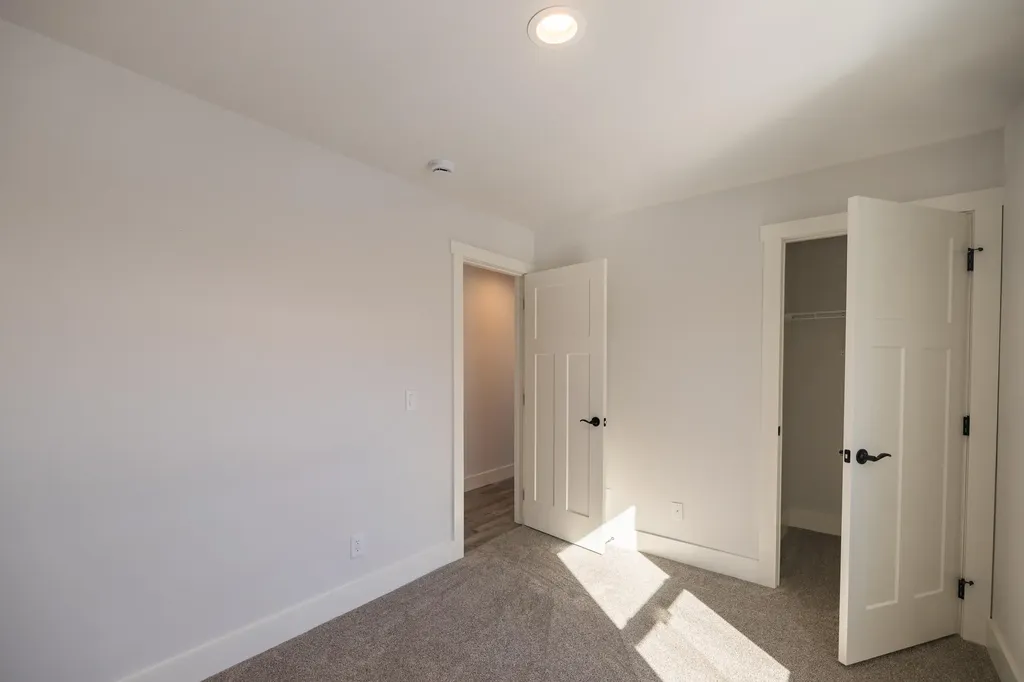 17 Streamside Drive Auburn ME 04210
