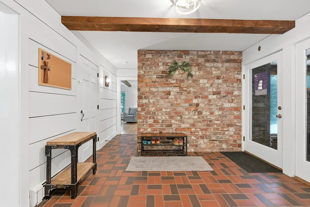 14 Briarcliff Knoll Auburn ME 04210