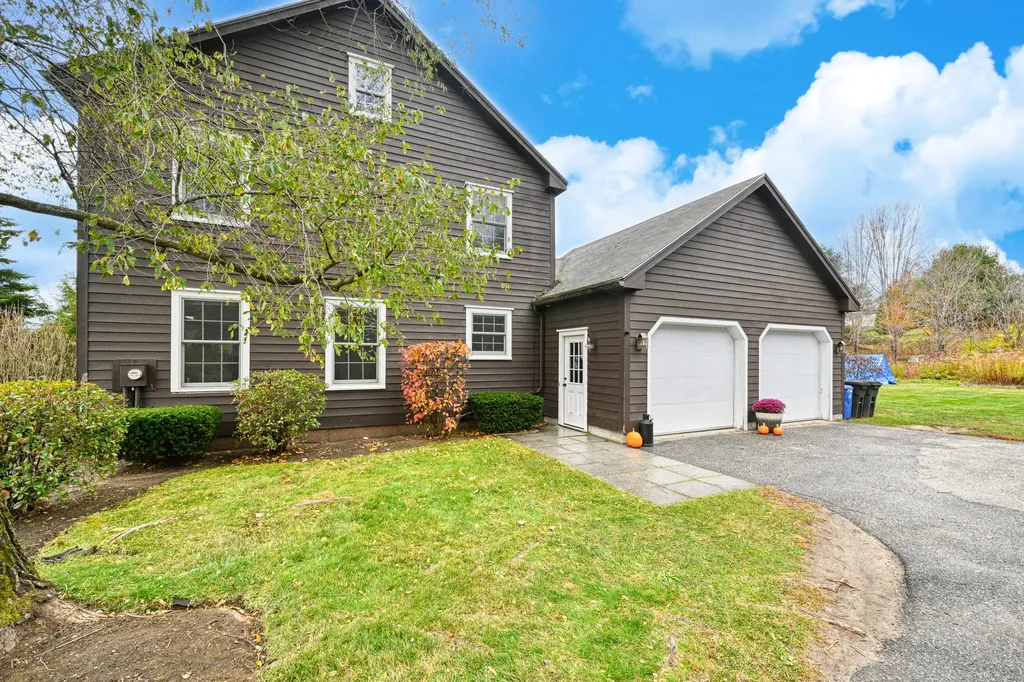 14 Briarcliff Knoll Auburn ME 04210