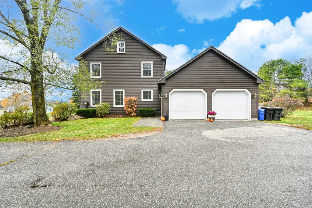 14 Briarcliff Knoll Auburn ME 04210