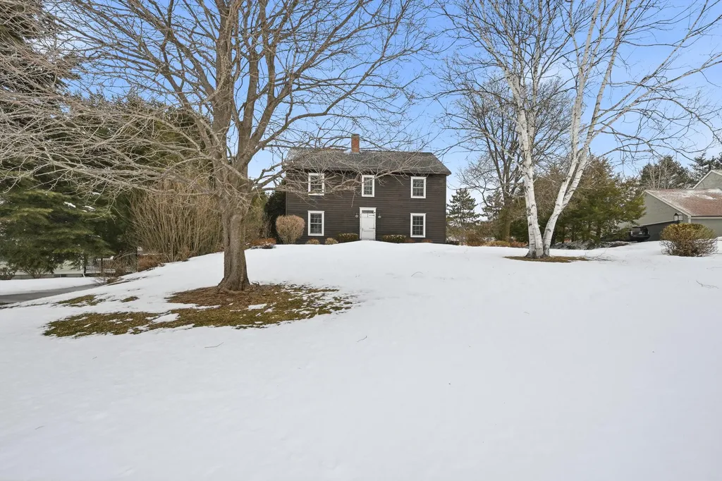 14 Briarcliff Knoll Auburn ME 04210