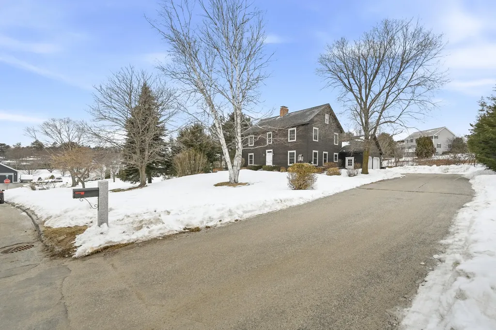 14 Briarcliff Knoll Auburn ME 04210