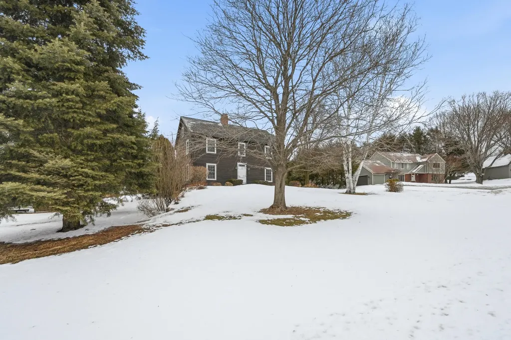 14 Briarcliff Knoll Auburn ME 04210