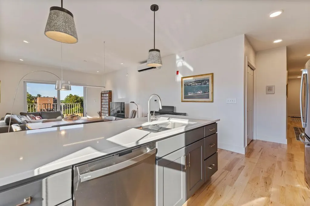 65 Mcauley Way Portland ME 04103
