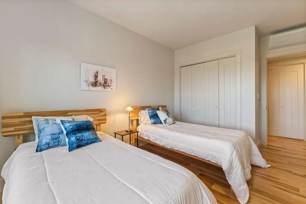 65 Mcauley Way Portland ME 04103