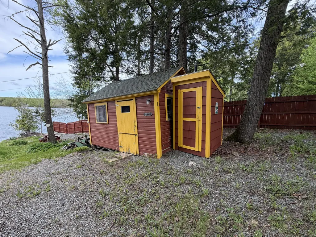 76 Hoover Lane Lincoln ME 04457