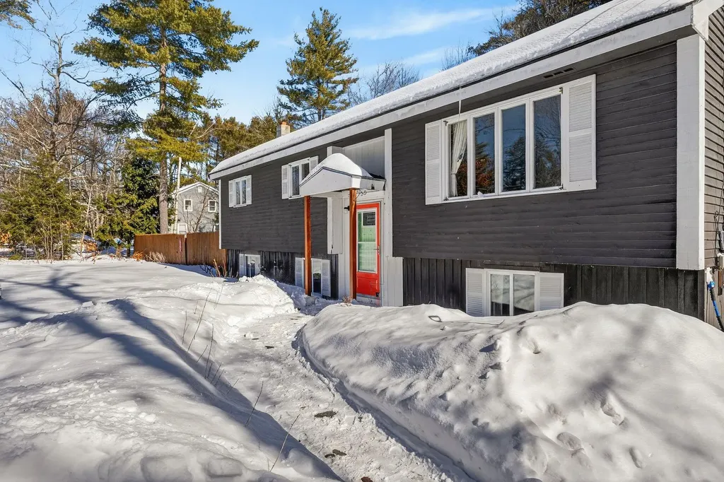 28 Hanna Drive Waterboro ME 04030