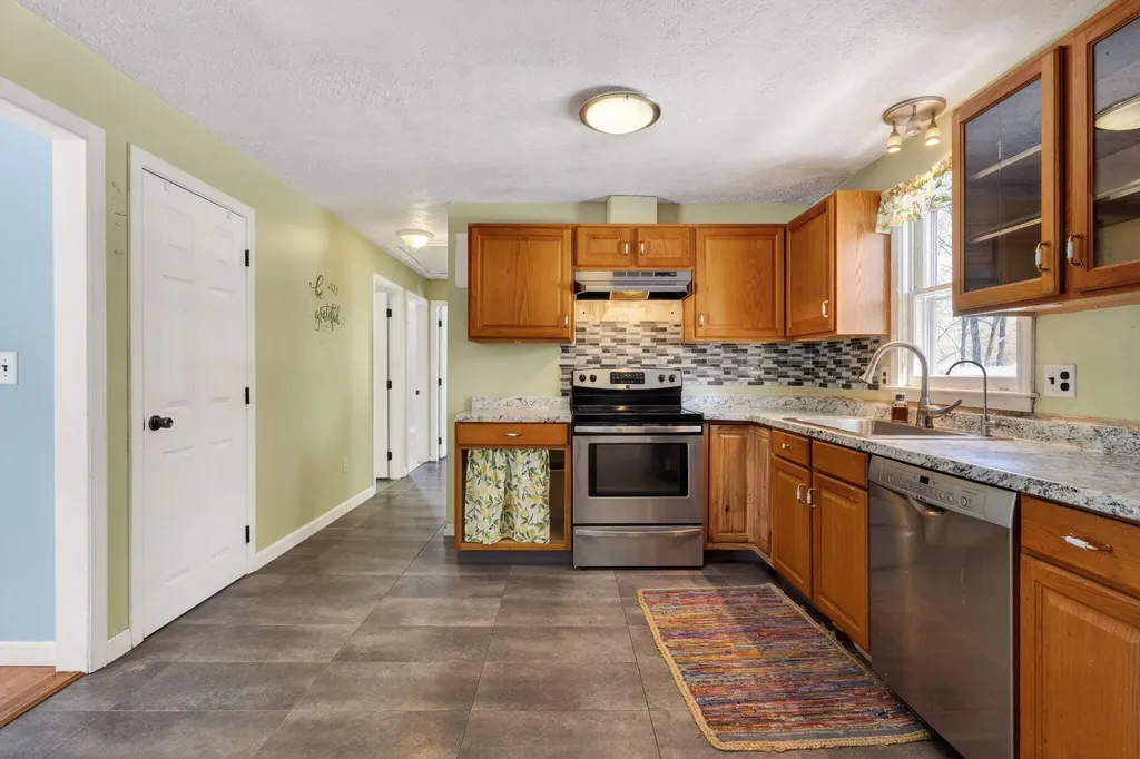 28 Hanna Drive Waterboro ME 04030