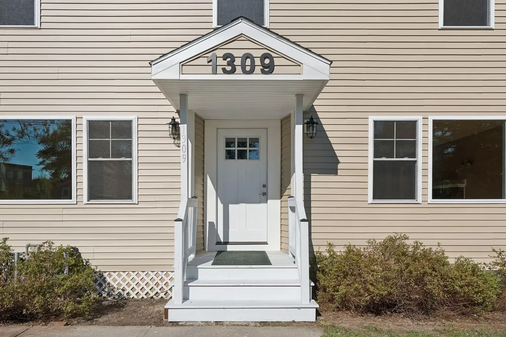 1309 Broadway South Portland ME 04106