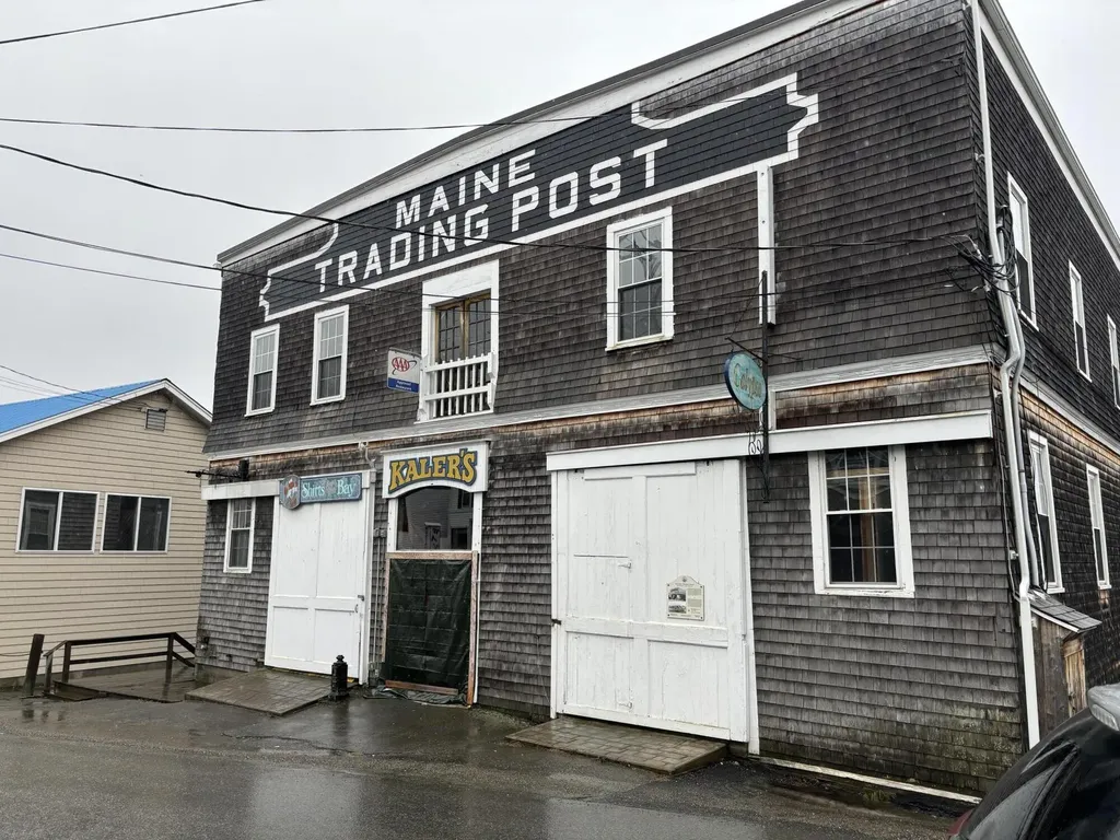 48 Commercial Street Boothbay Harbor ME 04538
