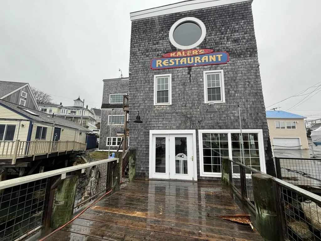 48 Commercial Street Boothbay Harbor ME 04538