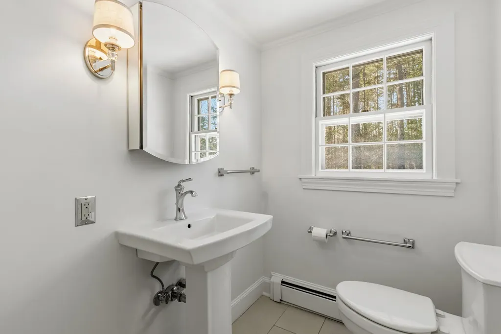 34 Sisquisic Trail Yarmouth ME 04096