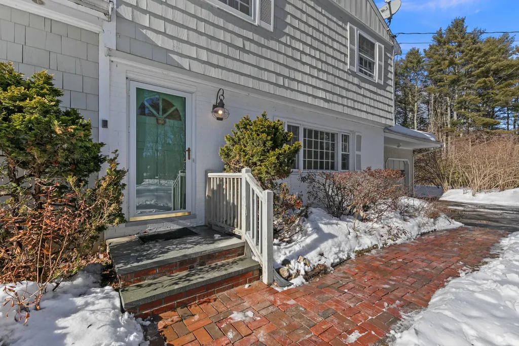 34 Sisquisic Trail Yarmouth ME 04096