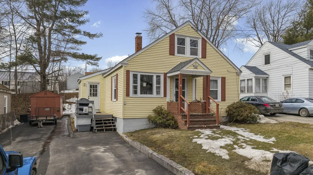 28 Hallowell Street Winslow ME 04901