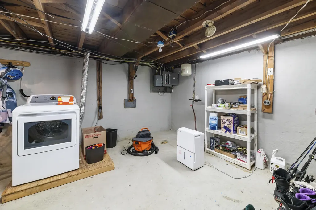 28 Hallowell Street Winslow ME 04901