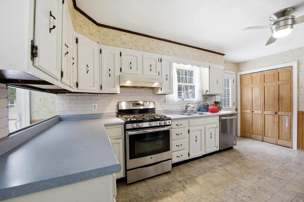 53 Shipyard Road Friendship ME 04547