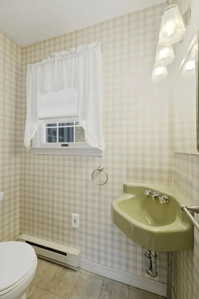 53 Shipyard Road Friendship ME 04547