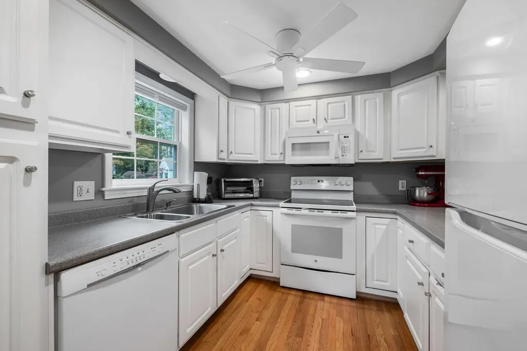 11 Greenwich Way Kennebunk ME 04043
