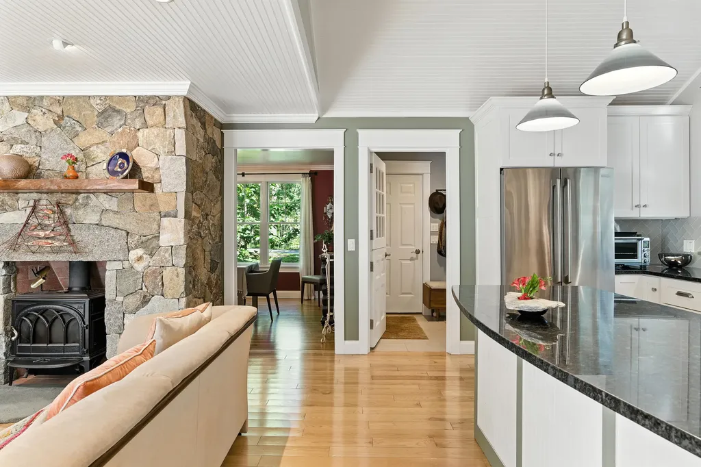 853 Mere Point Road Brunswick ME 04011