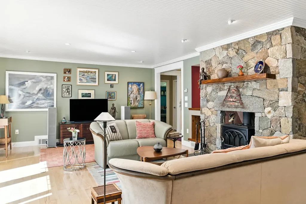 853 Mere Point Road Brunswick ME 04011