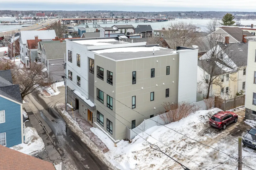 22 Tate Street Portland ME 04102